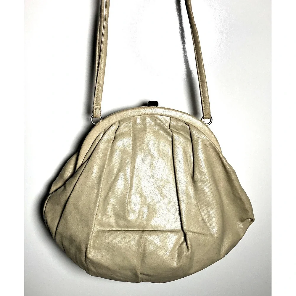 Vintage 70s Valerie Barad Beige Shoulder Bag Pleated Frame‎ Purse Made in Taiwan